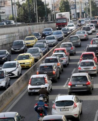 Καραμπόλα στον Κηφισό προκάλεσε κυκλοφοριακό χάος – Οι "ουρές" μέχρι την Κηφισιά.