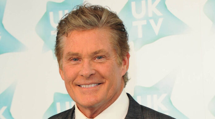 David Hasselhoff: Ο «ιππότης της ασφάλτου» στη… Μύκονο (video)