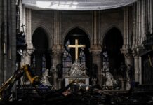 Πρώτη λειτουργία στην Παναγία των Παρισίων μετά την φωτιά