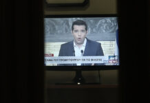 Θεσσαλονίκη: Ο επίδοξος βιαστής ξέχασε το κινητό του – Σοκ για γυναίκα που έβλεπε τηλεόραση – video