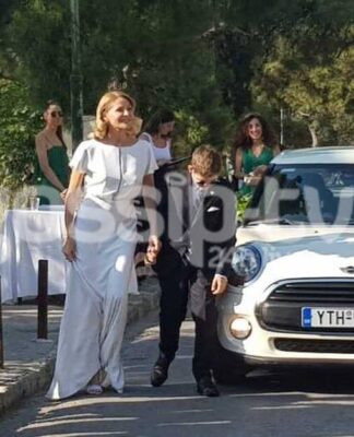 Γάμος Μπαλατσινού-Κικίλια: Το παραμυθένιο νυφικό της Τζένης – Χέρι χέρι με τον γιο της (exclusive)