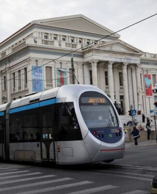 ΤΡΑΜ ΠΕΙΡΑΙΑ: Πότε ξεκινά και τι αναφέρεται για τη «γέφυρα του θανάτου»