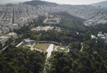 Πήγε να βάλει φωτιά στον Πεδίον του Άρεως. Χειροπέδες σε 35χρονη