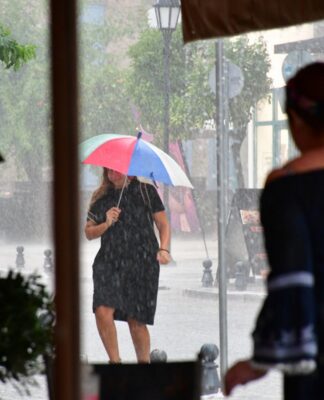 Καιρός αύριο: Παίζει με τα νεύρα μας – Ξανά βροχές και καταιγίδες.