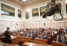 Η ατάκα Μητσοτάκη όταν είδε όρθιους στην «πρώτη» της Κ.Ο. της ΝΔ