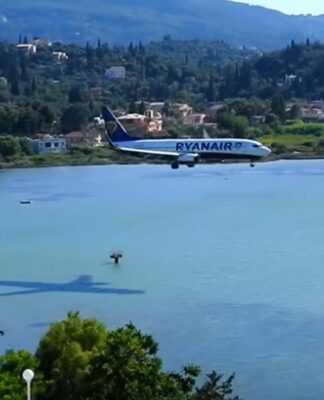 Κέρκυρα: Πρωινός καφές με θέα αυτές τις εικόνες – Προσγειώσεις αεροπλάνων που καθηλώνουν – video