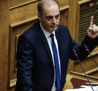 ΚΥΡΙΑΚΟΣ ΒΕΛΟΠΟΥΛΟΣ – Δείτε θήκη κινητού που έχει… ειδική παραγγελία! (ΦΩΤΟ)