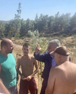 ΡΑΦΗΝΑ: Ο Γιώργος Πατούλης μέσα στις φωτιές! (ΦΩΤΟ + ΒΙΝΤΕΟ)