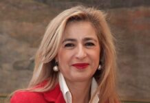 Μια Κυπραίου δίπλα στον επίτιμο, μια Κυπραίου δίπλα και στον Κυριάκο