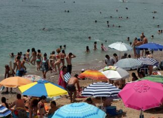 Καιρός σήμερα: Πέφτουν τα μελτέμια κι έρχεται καμίνι.