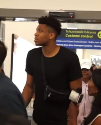 Αντετοκούνμπο: Στη Μύκονο ο "Greek freak". Στο πλευρό της "Ελπίδας" – video