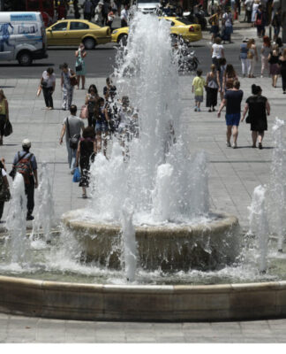 Καιρός αύριο: Υποχωρεί ο καύσωνας, παραμένουν υψηλές οι θερμοκρασίες