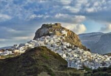 Σκύρος: Σπάνια άλογα, δάση με σφενδάμια και εξωτικές παραλίες λίγες ώρες από την Αθήνα