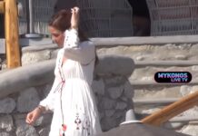Μύκονος: Εμφανίστηκε έτσι στην επέτειο του χρυσού γάμου της – Σηκώθηκε και κέντρισε τα βλέμματα όλων – video