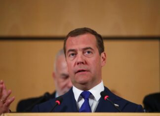 Συγχαρητήρια Μεντβέντεφ σε Μητσοτάκη: "Θέλουμε στενότερη συνεργασία με την Ελλάδα".