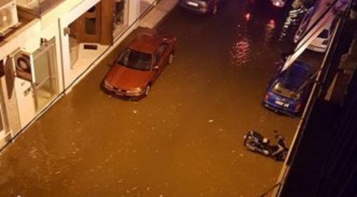 Καιρός: Πλημμύρισαν τα πάντα στη Ναυπακτία. 55 άτομα απεγκλώβισαν οι πυροσβέστες.