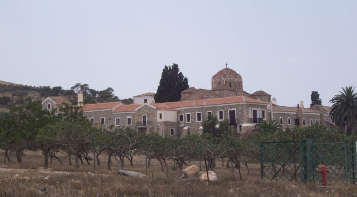 Πανηγυρίζει η Παναγία Φαναρωμένη στη Σαλαμίνα