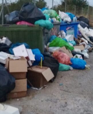 ΑΙΓΙΝΑ – Εκτός ελέγχου τα σκουπίδια και στην Κυψέλη (ΦΩΤΟ)