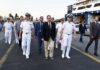 Ο Γιάννης Πλακιωτάκης πρωί πρωί στο Λιμάνι του Πειραιά