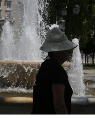 Καιρός αύριο: "Ζεματάει" ο τόπος από την αφόρητη ζέστη – Που θα ανέβει περισσότερο ο υδράργυρος
