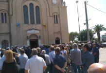 Θρήνος στην κηδεία του πιλότου από την τραγωδία με το ελικόπτερο