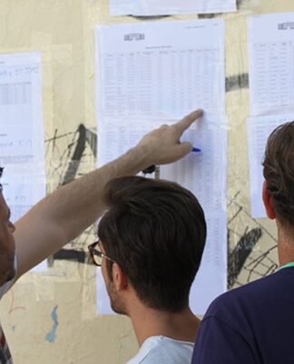 Βάσεις 2019: Φιλόλογος με 9,7 και μαθηματικός με 7,5!