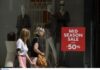 Θερινές εκπτώσεις 2019: Αντίστροφη μέτρηση για το τέλος τους.