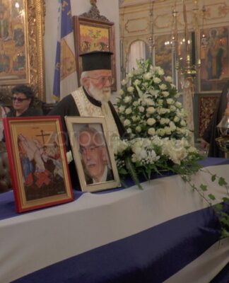 Μανώλης Σκουλάκης: Σπαραγμός στο τελευταίο αντίο – Γέμισε η εκκλησία 4 ώρες πριν την εξόδιο ακολουθία