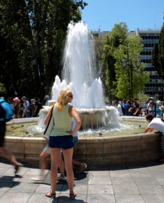 Καιρός: Δεν υποχωρεί ο καύσωνας – Θυελλώδεις άνεμοι στο Αιγαίο