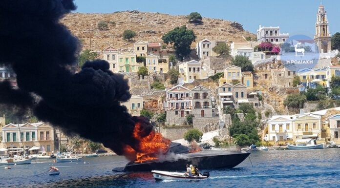 Σύμη: Μεγάλη φωτιά σε θαλαμηγό (ΒΙΝΤΕΟ)