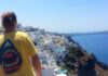 Ήθελε να της κάνει πρόταση γάμου στη Σαντορίνη – Τελικά, πέταξε το μονόπετρο από βράχο (vid)