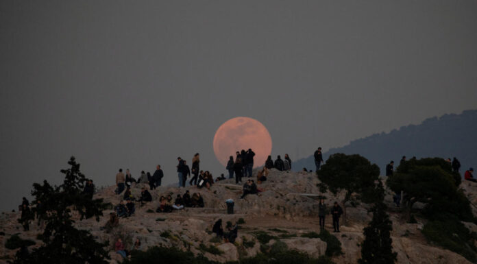 Πανσέληνος Αυγούστου 2019: Ολόγιομο αλλά… μικρό το φεγγάρι