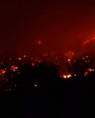 Φωτιά στην Εύβοια: Δεύτερη νύχτα αγωνίας – Φτιάχνουν «γραμμή άμυνας» με αντιπυρικές ζώνες