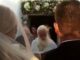Just Married! Ο λαμπερός γάμος στην Πάρο δίπλα στη θάλασσα και η συγκίνηση! (Video+photos)
