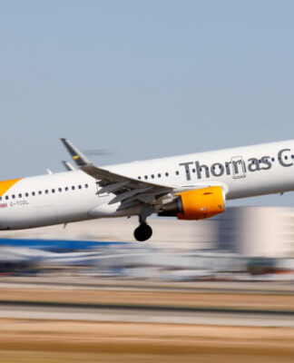Στα πρόθυρα της χρεοκοπίας η Thomas Cook – Ψάχνει 200 εκατ. λίρες για να σωθεί
