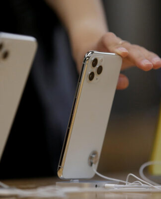 iPhone 11: Εξαντλήθηκαν μόλις… κυκλοφόρησαν στην Ελλάδα. 10 εκατ. ευρώ πλήρωσαν οι Έλληνες.