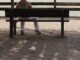 Βόλος: Την έβλεπαν να κοιμάται σε παγκάκια – Έμειναν άφωνοι όταν άκουσαν από την ίδια την ιστορία της ζωής της.