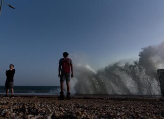 Καιρός – meteo: Έρχονται "τρελά" μελτέμια – Παρούσα η ζέστη – Πού θα βρέξει