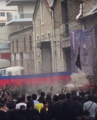 Πειραιάς: Σκηνές από το αιματηρό έθιμο της Ασούρα (ΒΙΝΤΕΟ)