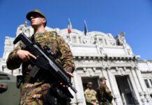 Μιλάνο: Κάρφωσε ψαλίδι στον λαιμό στρατιώτη φωνάζοντας "ο Αλλάχ είναι μεγάλος".