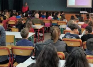 Μετανάστες εισέβαλαν σε σχολική γιορτή – Έβγαλαν μαχαίρια και κυνηγούσαν τα κορίτσια (ΒΙΝΤΕΟ)