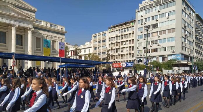 Η Παρέλαση της 28ης Οκτωβρίου στον Πειραιά (ΦΩΤΟ)