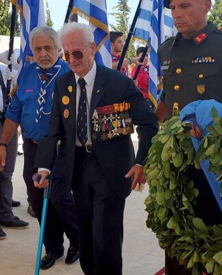 Συγκίνηση στο Ελ Αλαμέιν από τον Έλληνα 96χρονο βετεράνο του Β΄ Παγκοσμίου Πολέμου