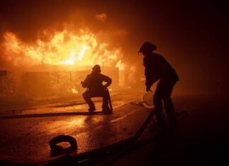 Πύρινη κόλαση στην Καλιφόρνια: Δείτε ποιοι διάσημοι εκκένωσαν τις επαύλεις τους!