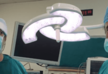Δείτε τι φωτογραφία ανέβασε ο Πολάκης την ώρα που χειρουργούσε