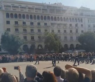 Θεσσαλονίκη: «Μακεδονία Ξακουστή» έπαιξε η μπάντα του Στρατού (ΒΙΝΤΕΟ)