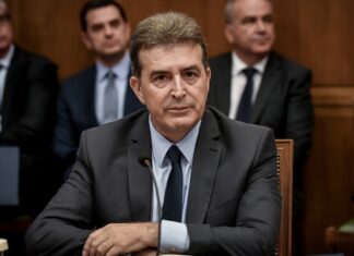 Αποκάλυψη Χρυσοχοϊδη για μεταναστευτικό: «Ιδιώτες γιατροί έβγαζαν ευάλωτους χιλιάδες πρόσφυγες» – Έως 3 χρόνια η αναμονή για το άσυλο