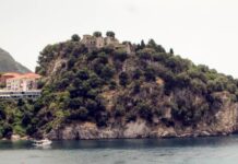 Σοκ στην Πάργα. Τουρίστρια έπεσε από το Κάστρο και σκοτώθηκε