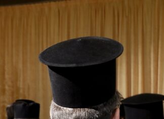 Χάκαραν το κανάλι γνωστού ιερέα και ανέβασαν πορνό. Η αντίδραση του παπά