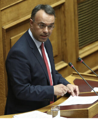 Φορολογικό: Μεγάλες ανατροπές από 2020 – Πόσο επηρεάζονται μισθωτοί, συνταξιούχοι, επαγγελματίες